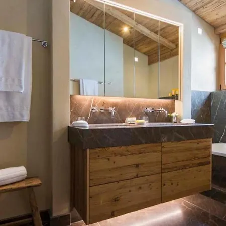 Elegantly Designed In A Fantastic Location - What'app - 0039-3512-039-610 - For Reservations! Lejlighed St Anton am Arlberg